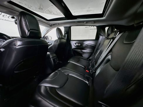 Used 2021 Jeep Cherokee Limited w/ Elite Package AWD/4WD image 23