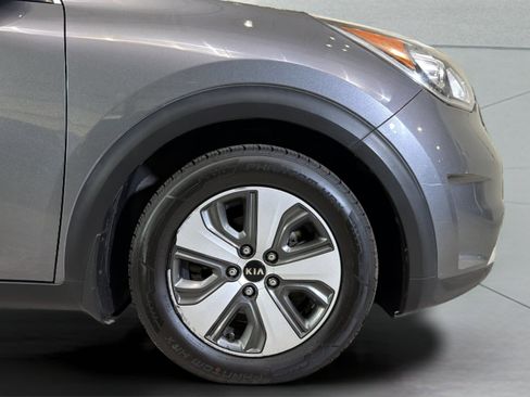 Used 2017 Kia Niro EX FWD image 34