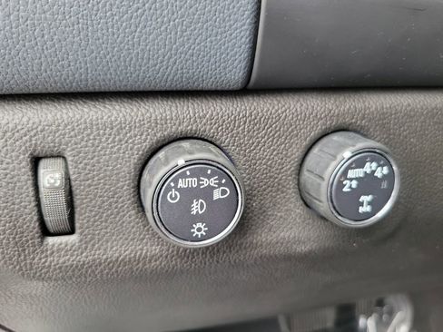 Used 2021 Chevrolet Colorado Z71 AWD/4WD image 16