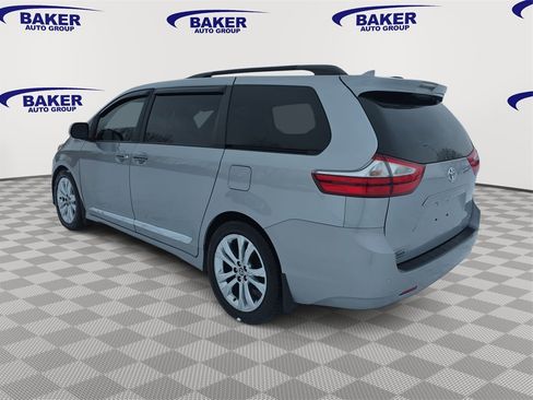 Used 2018 Toyota Sienna L image 7