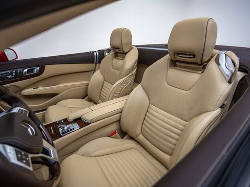 Used 2014 Mercedes-Benz SL 550 image 2