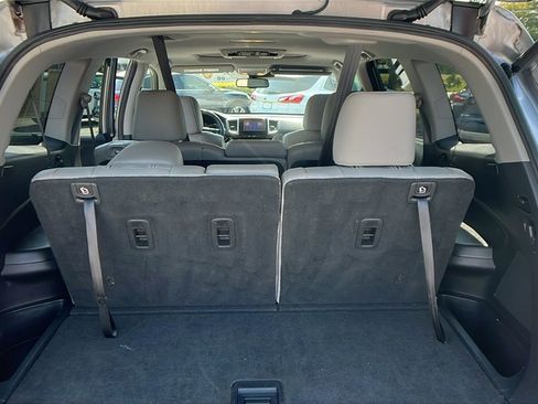 Used 2017 Honda Pilot Touring image 10
