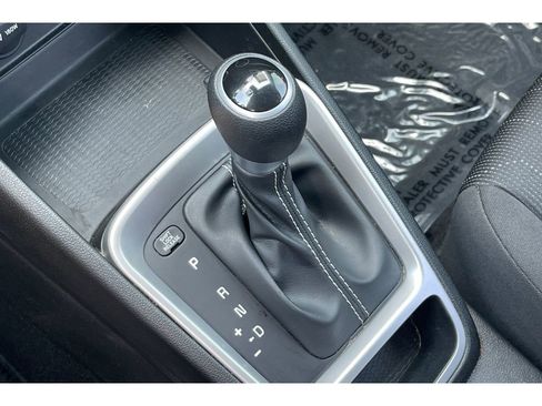 Used 2021 Hyundai Venue SE FWD image 31