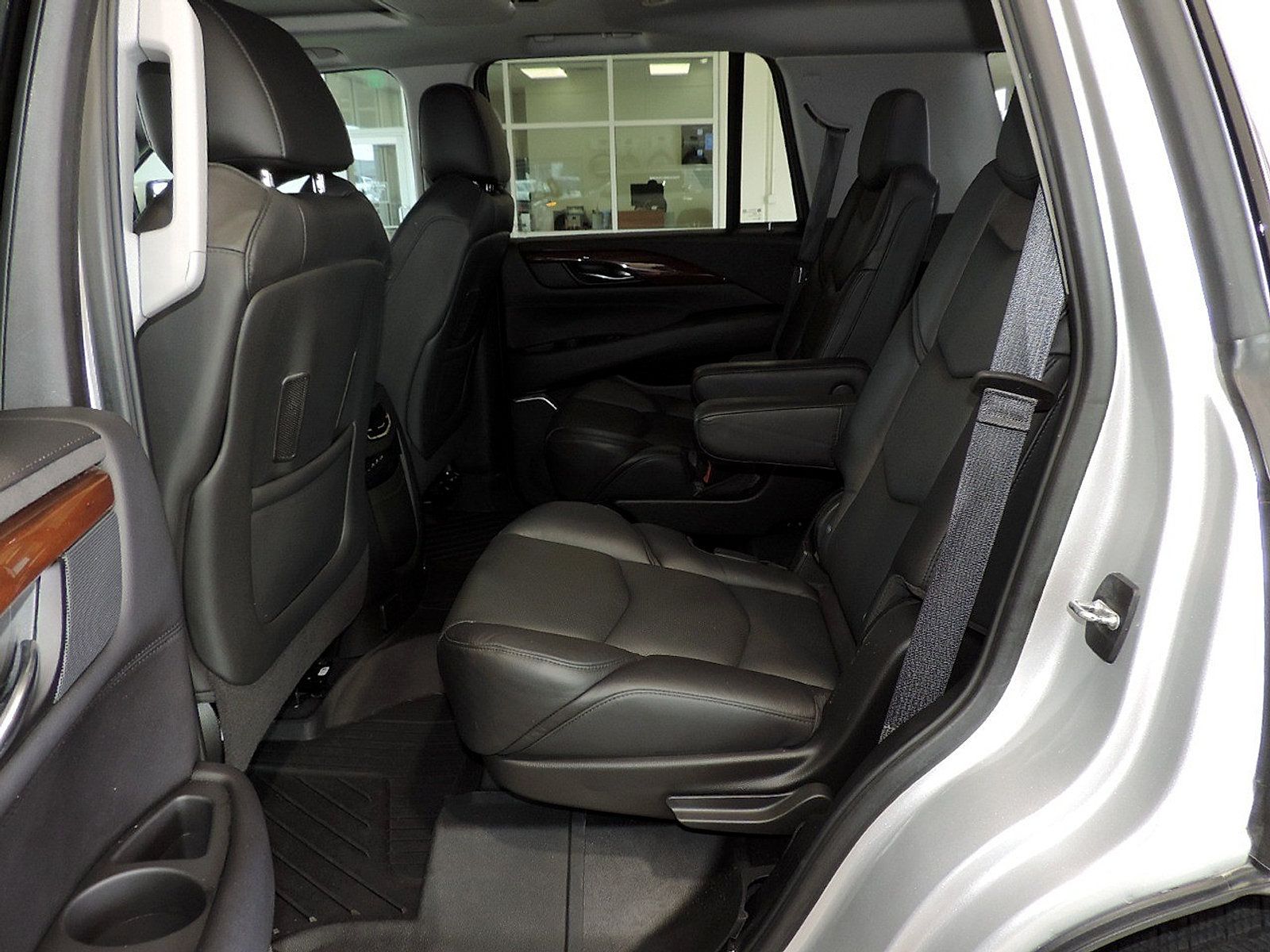 Used 2020 Cadillac Escalade Premium Luxury AWD/4WD image 17