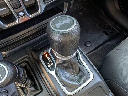 Used 2022 Jeep Wrangler Unlimited Sport AWD/4WD image 25