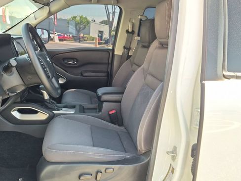 Certified 2025 Nissan Frontier SV RWD image 15