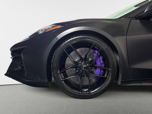 Used 2025 Chevrolet Corvette Z06 RWD image 13