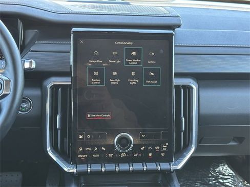 Used 2024 GMC Acadia Elevation image 17