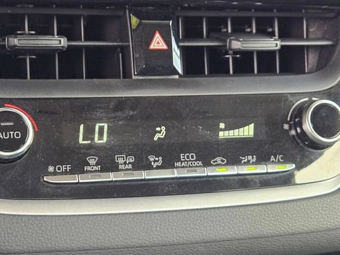 Used 2020 Toyota Corolla LE FWD image 22