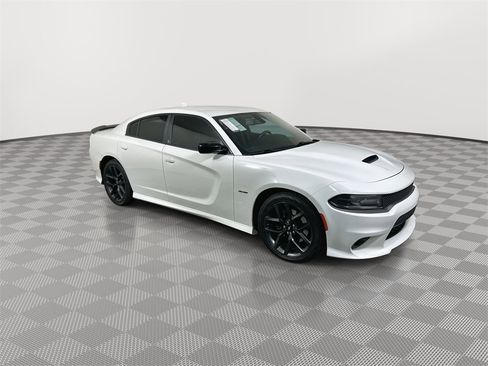 Used 2019 Dodge Charger R/T w/ Blacktop Package image 2