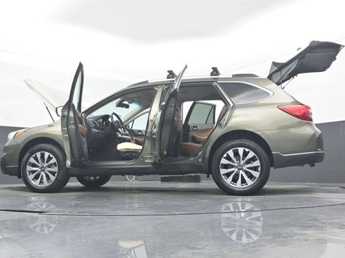 Used 2017 Subaru Outback 3.6R Touring AWD/4WD image 38