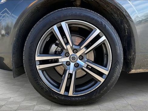 Used 2018 Volvo XC60 T5 Momentum w/ Convenience Package image 21