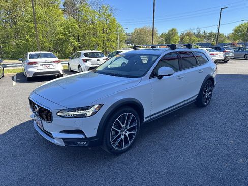 Used 2019 Volvo V90 T6 Cross Country w/ Protection Package Premier AWD/4WD image 2