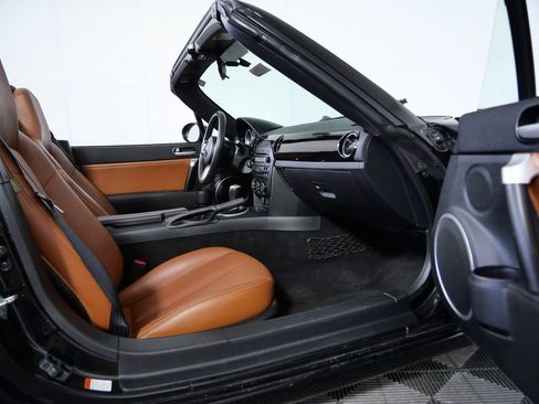 Used 2008 MAZDA MX-5 Miata Grand Touring w/ Premium Pkg image 11
