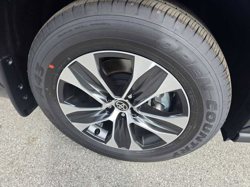 New 2026 Toyota Highlander XLE image 9