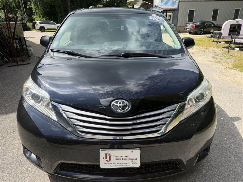 Used 2015 Toyota Sienna XLE w/ XLE Navigation Package AWD/4WD image 70