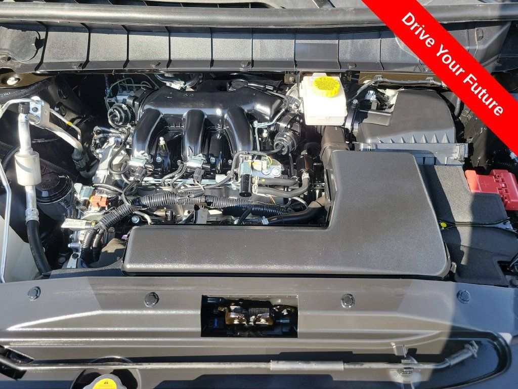 Used 2025 Nissan Pathfinder S AWD/4WD image 29