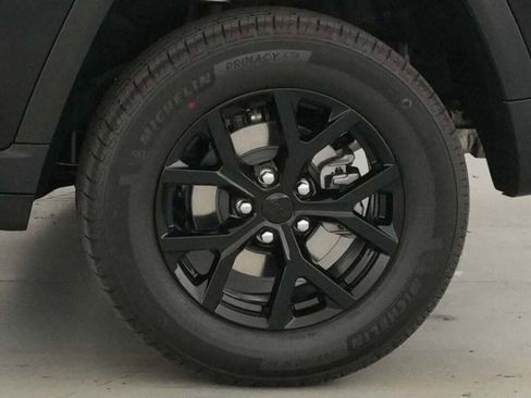 New 2025 Jeep Grand Cherokee Altitude image 35