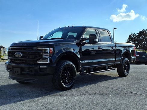 Used 2022 Ford F250 Lariat w/ Black Appearance Package image 3
