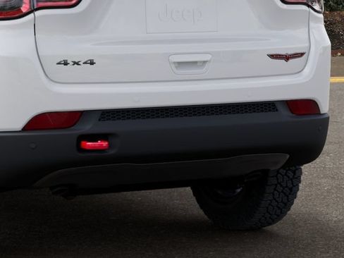 Used 2026 Jeep Compass Trailhawk AWD/4WD image 13