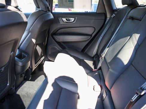 Used 2025 Volvo XC60 B5 Plus image 18