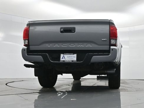 Used 2018 Toyota Tacoma TRD Sport w/ Technology Package image 40