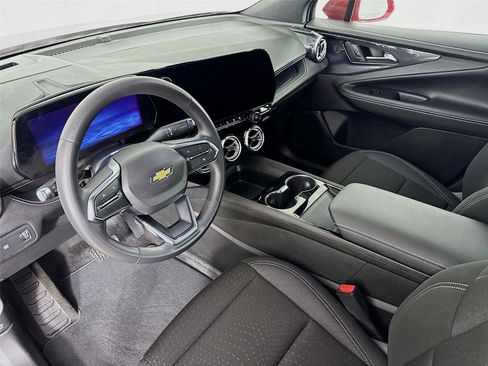 Used 2025 Chevrolet Blazer EV LT image 10