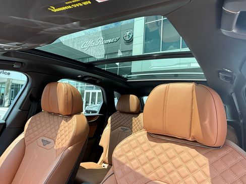 Certified 2021 Bentley Bentayga image 39