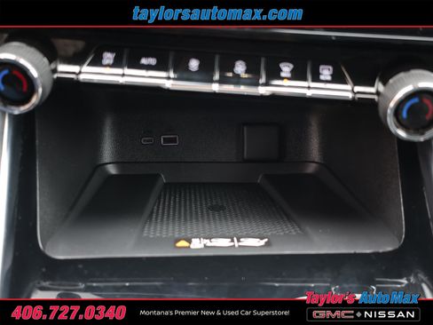 Used 2024 Chevrolet Traverse RS AWD/4WD image 22