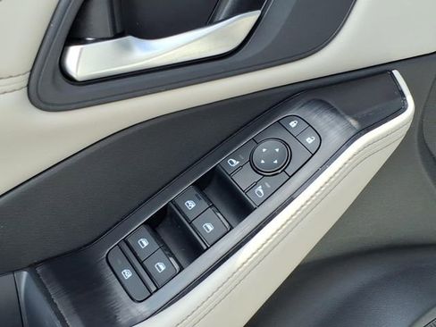 Used 2023 Nissan Rogue SV w/ SV Premium B Package image 17