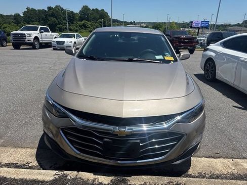 Used 2023 Chevrolet Malibu LT w/ Driver Confidence Package FWD image 2