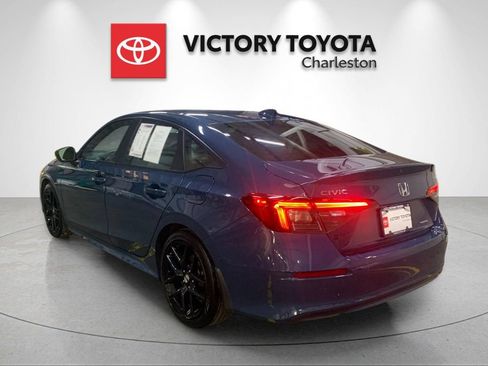 Used 2025 Honda Civic Sport image 3