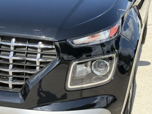 Used 2025 Hyundai Venue SEL FWD image 12