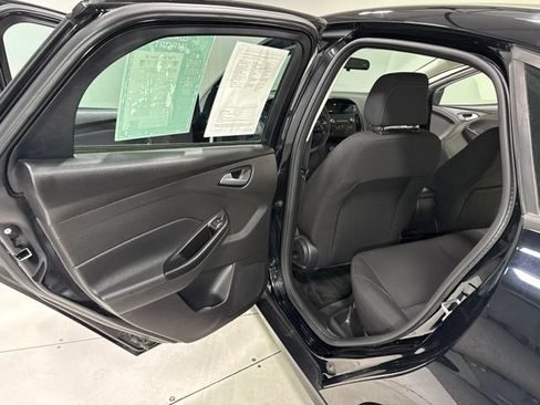 Used 2018 Ford Focus SE FWD image 21