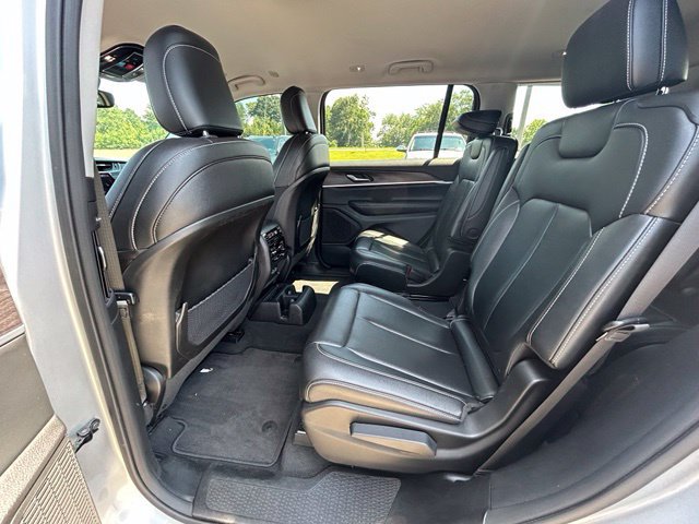 Used 2024 Jeep Grand Cherokee L Limited w/ Black Appearance Package RWD image 9