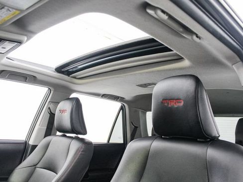 Used 2022 Toyota 4Runner TRD Off-Road Premium AWD/4WD image 18