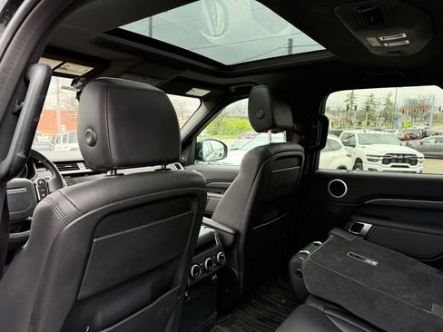 Used 2017 Land Rover Discovery HSE image 24