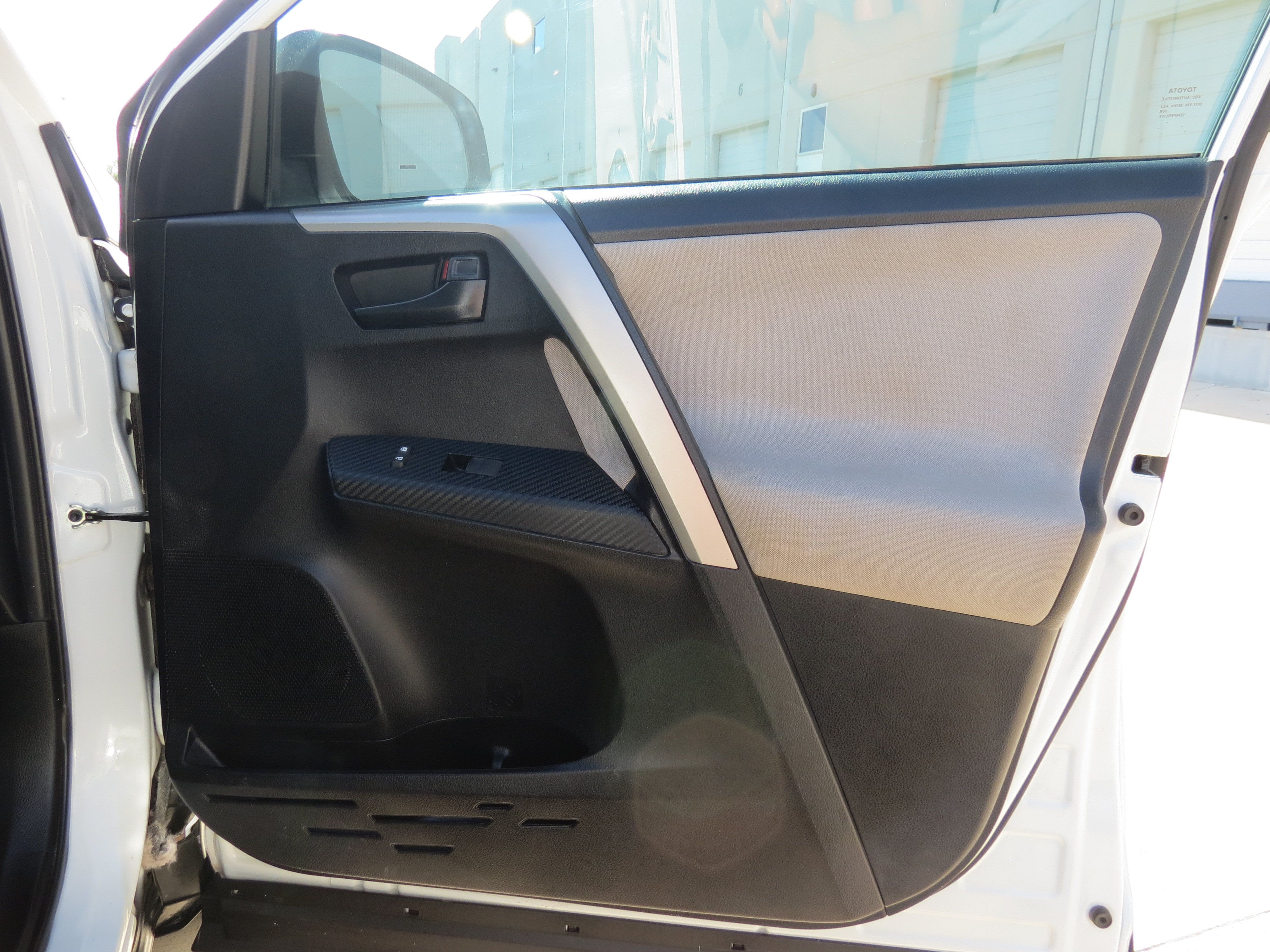 Used 2015 Toyota RAV4 LE FWD image 27