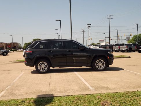 Used 2025 Jeep Grand Cherokee Laredo X RWD image 7
