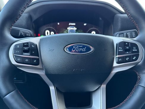 Used 2025 Ford Explorer Active image 25