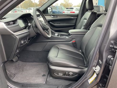 New 2025 Jeep Grand Cherokee Limited w/ Black Appearance Package image 13