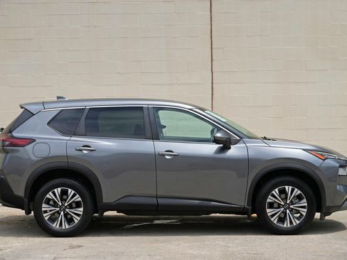 Used 2022 Nissan Rogue SV FWD image 46