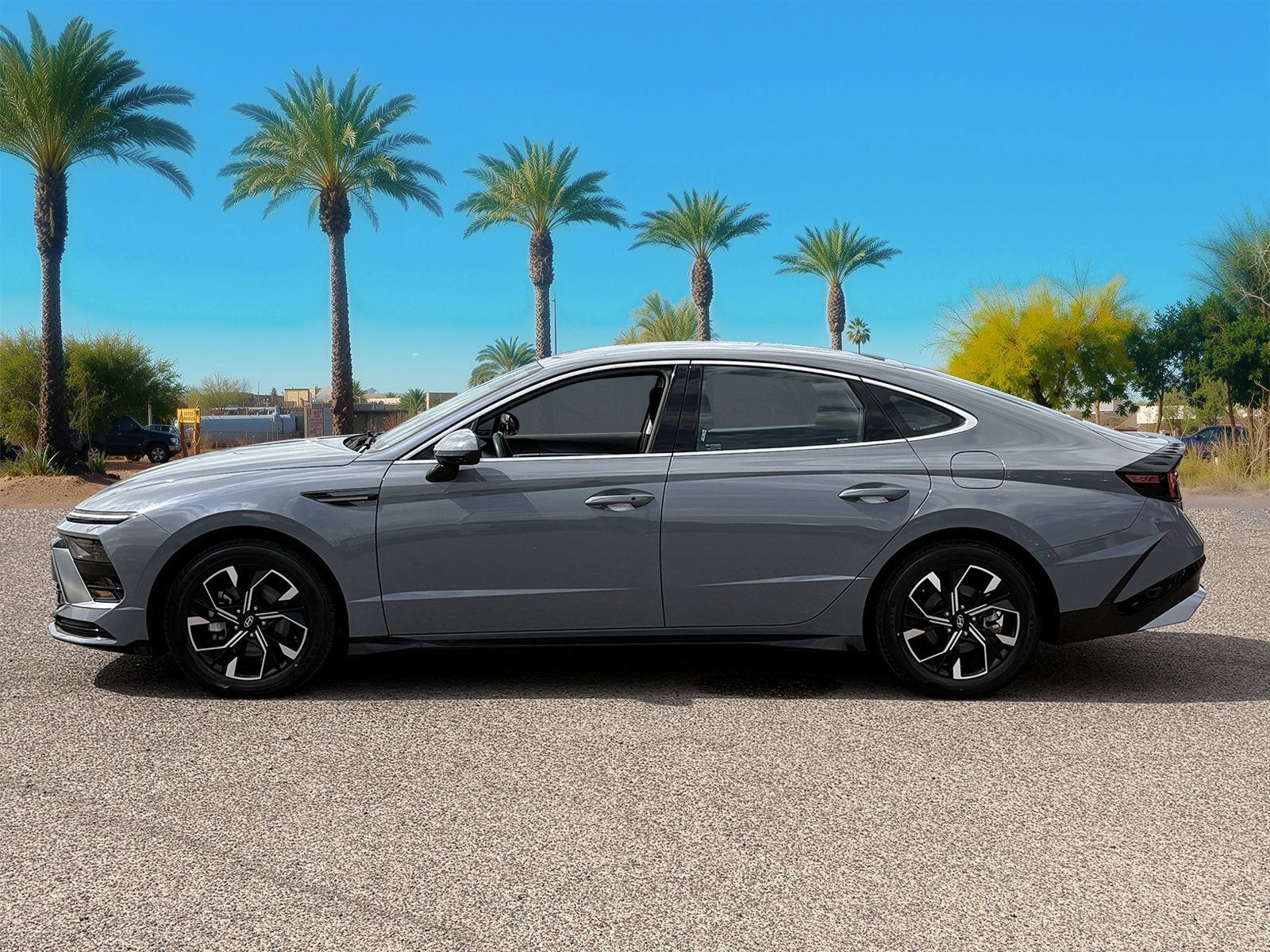 Used 2025 Hyundai Sonata SEL FWD image 2