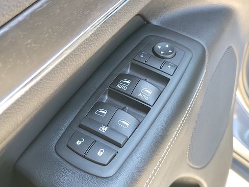 Used 2017 Jeep Grand Cherokee Limited AWD/4WD image 17