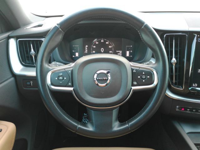 Used 2019 Volvo XC60 T5 Momentum w/ Premium Package FWD image 33