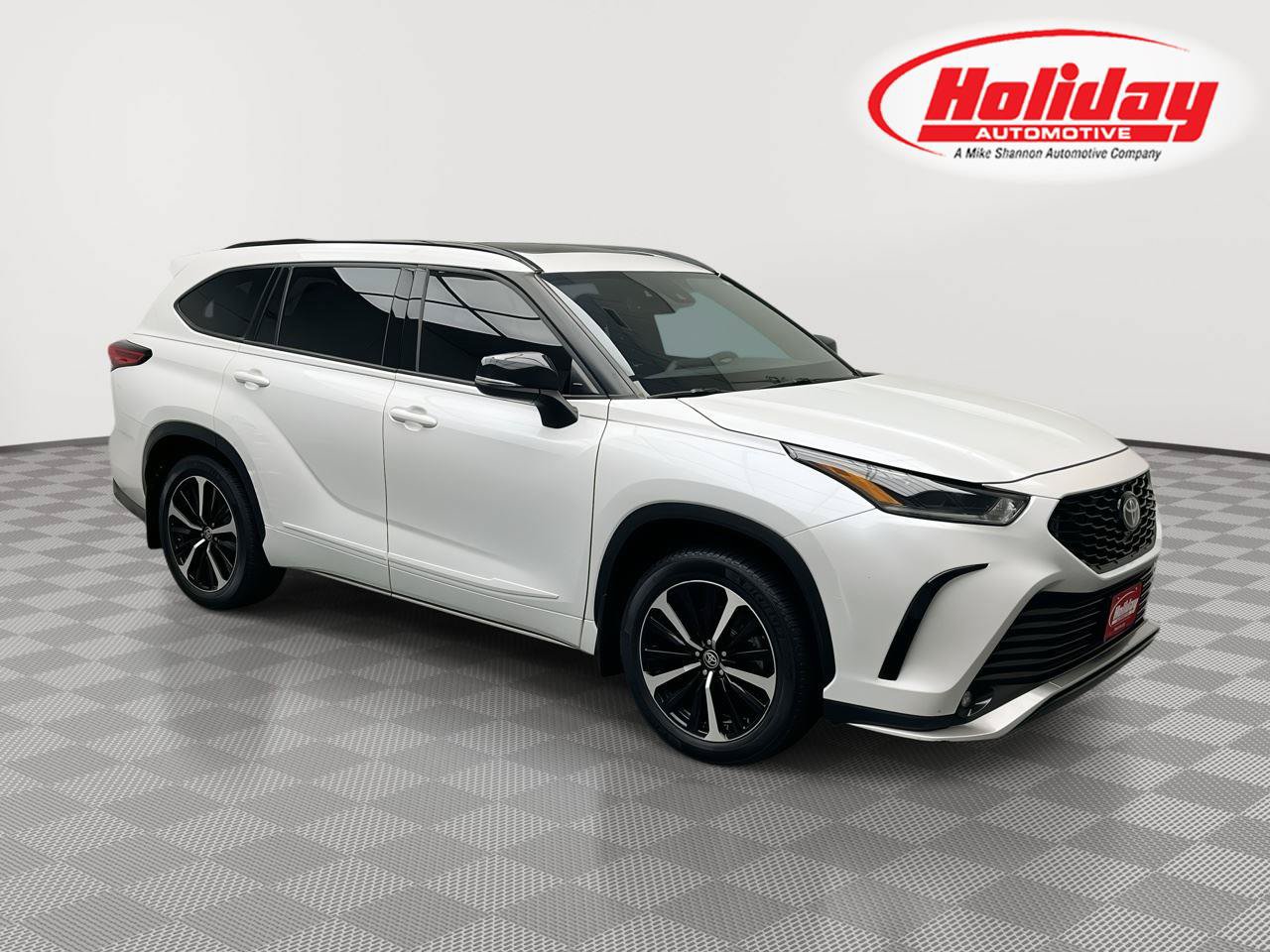 Used 2022 Toyota Highlander XSE AWD/4WD image 1