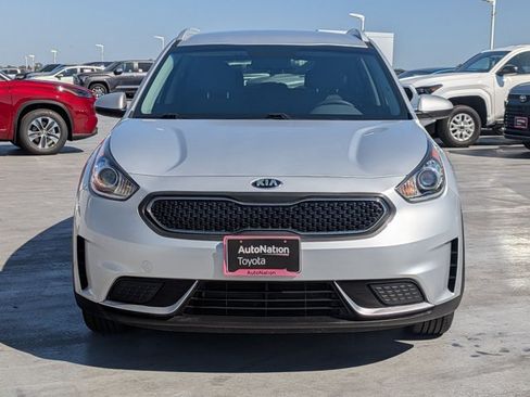 Used 2019 Kia Niro LX FWD image 2