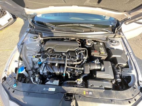 Used 2025 Hyundai Elantra Limited image 34