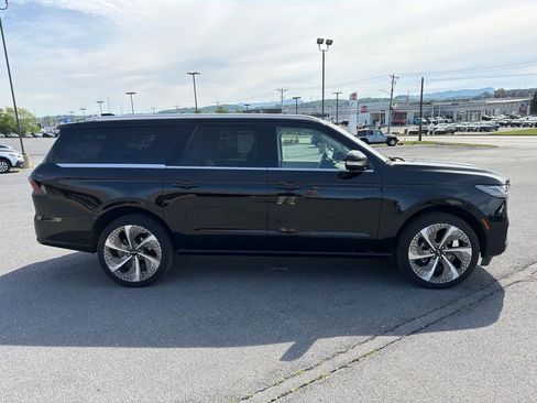Certified 2025 Lincoln Navigator L Black Label AWD/4WD image 6