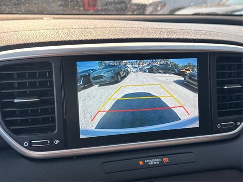 Used 2020 Kia Sportage LX image 29